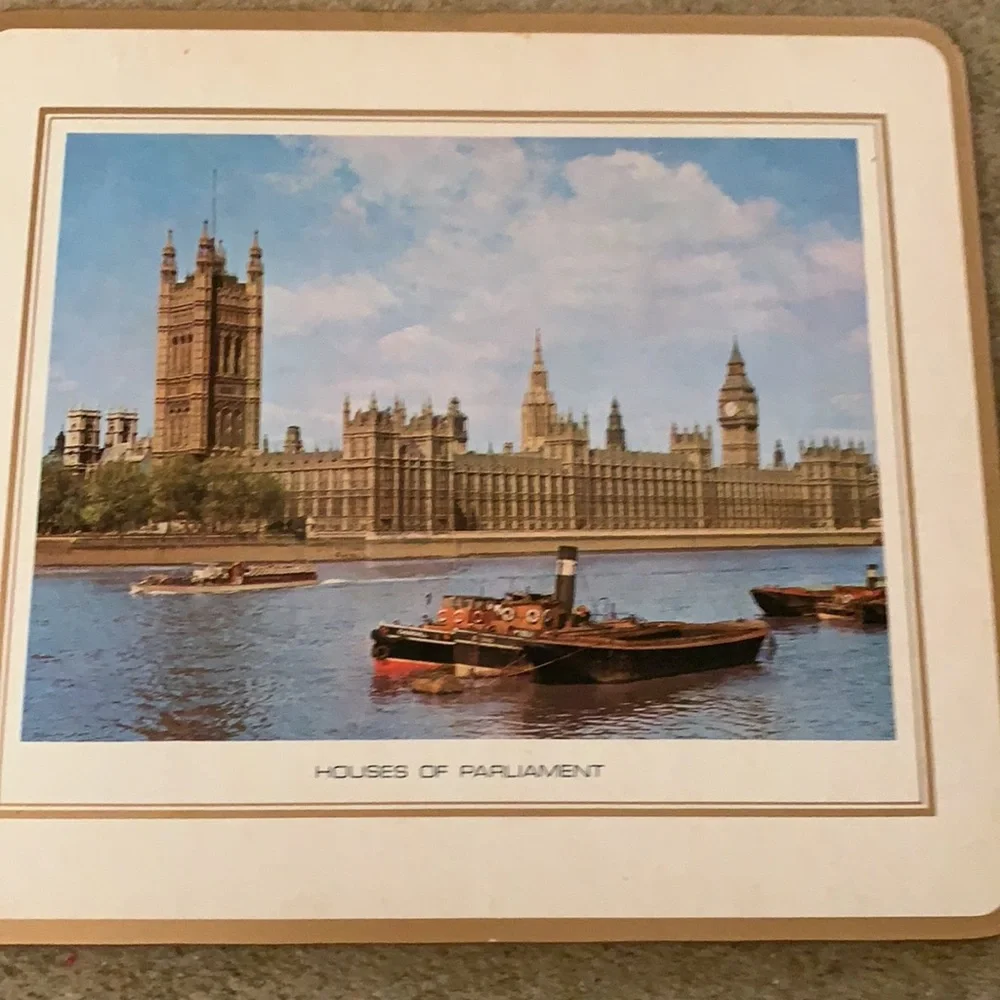 6 ENGLAND SOUVENIR COASTERS CORK BACKING DEPICTING TOURIST ATTRACTIONS LANDMARKS